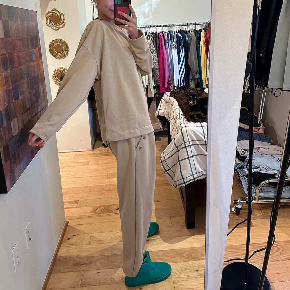 Casual Beige Joggers and Sweatshirt Set - Picture 4 of 5